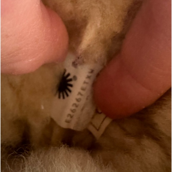 Ugg Bailey Button Sherpa lined suede foam sole round toe Youth size 12 - Picture 13 of 13